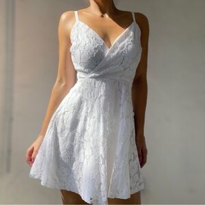 Bebe White Floral Lace V-Neck Fitted Empire Smocked Mini Dress - Size Large